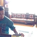 Tomy niviu salah satu pentolan dari grup band - niviu band